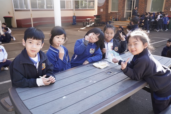 students eating ice cream
